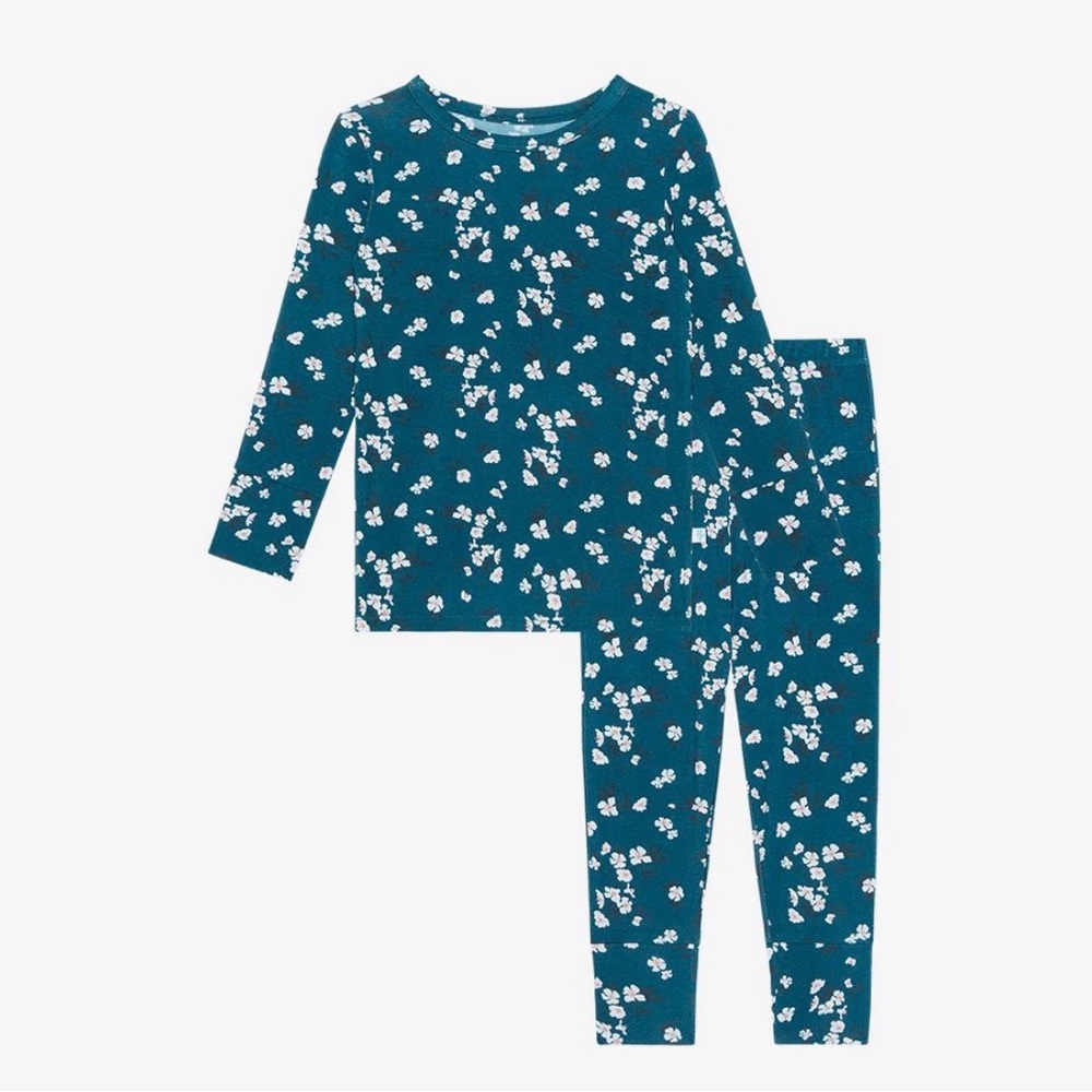BloomChic, Women’s Beautiful Green Floral Comfortable Floral Loungewear.